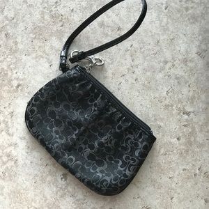 MUST GO Coach Wristlet